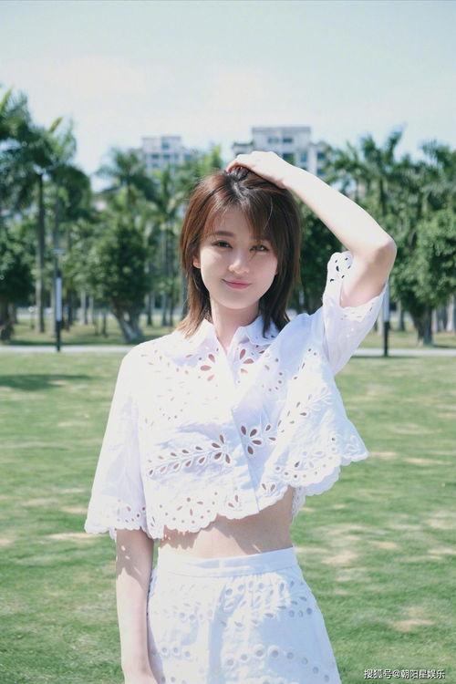 娱乐吃瓜酱服装图片高清,揭秘娱乐吃瓜酱的潮流服装搭配